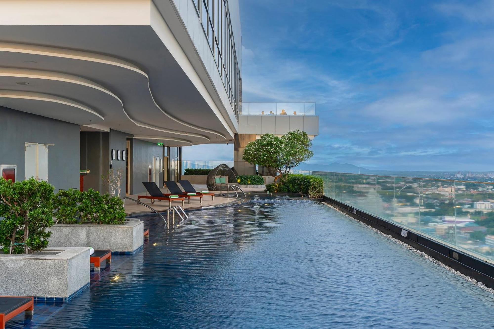 Holiday Inn & Suites Rayong City Centre By Ihg Екстер'єр фото